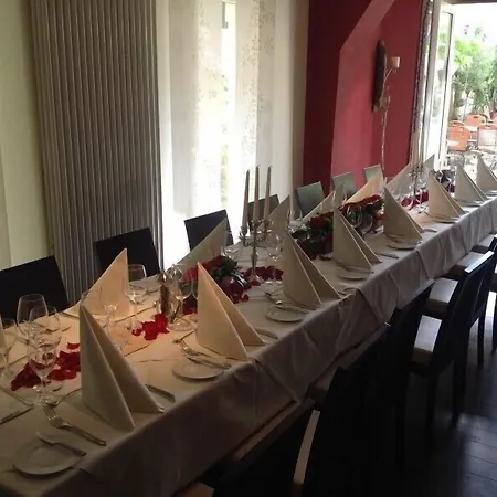 Restaurant Alter Hof Hotel 2*