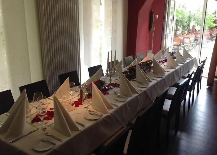 Restaurant Alter Hof Hotel 2*